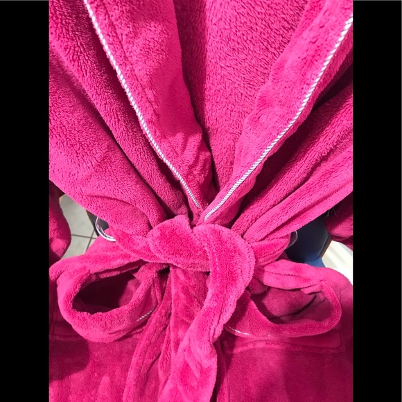 Tommy Hilfiger fuschia pink plush robe - Picture 15 of 15